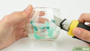 پاک کردن رنگ اکریلیک از روی شیشه