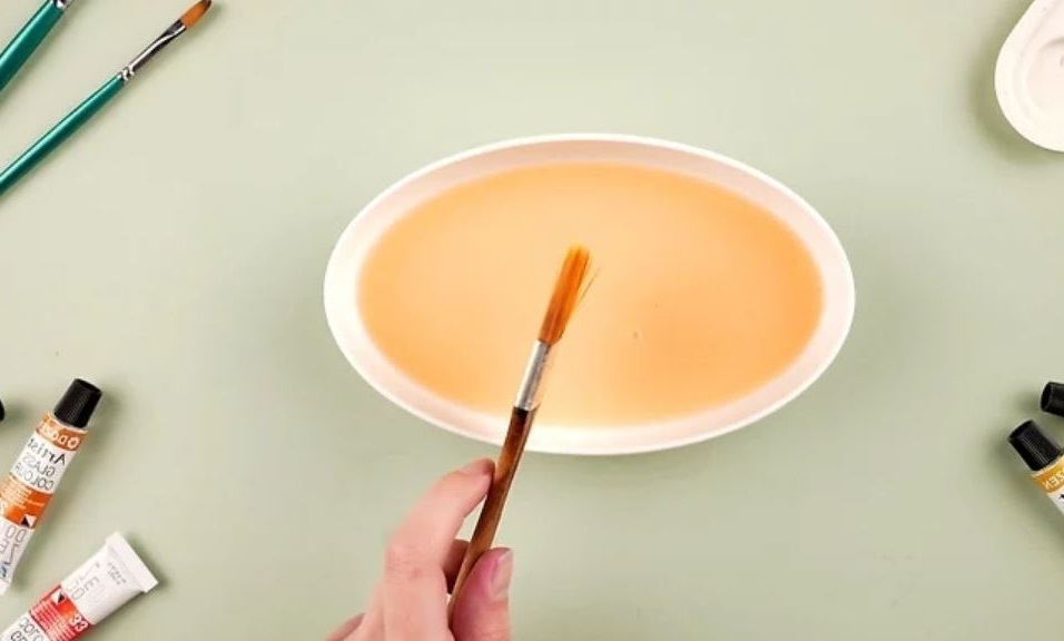 پاک کردن رنگ روغن از روی قلمو با حلال تینر
