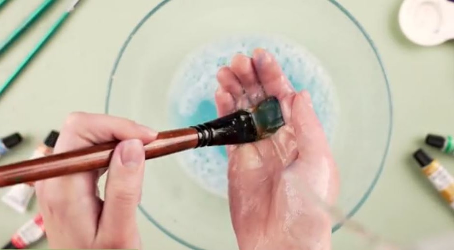 شستن قلمو با مایع شوینده